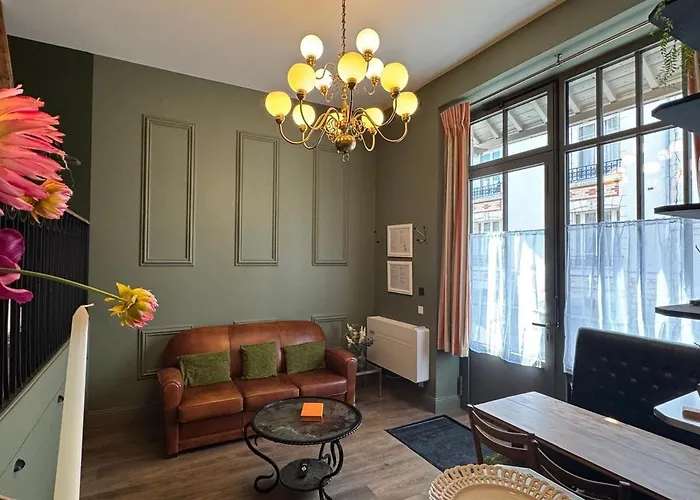 Le Petit Berthelot Au Coeur De *